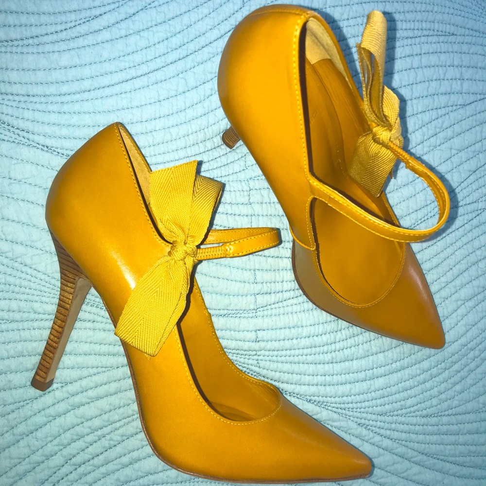 Tory Burch Mustard Yellow Leather Mary Jane Bow Pumps/Heels size 9 1/2M
